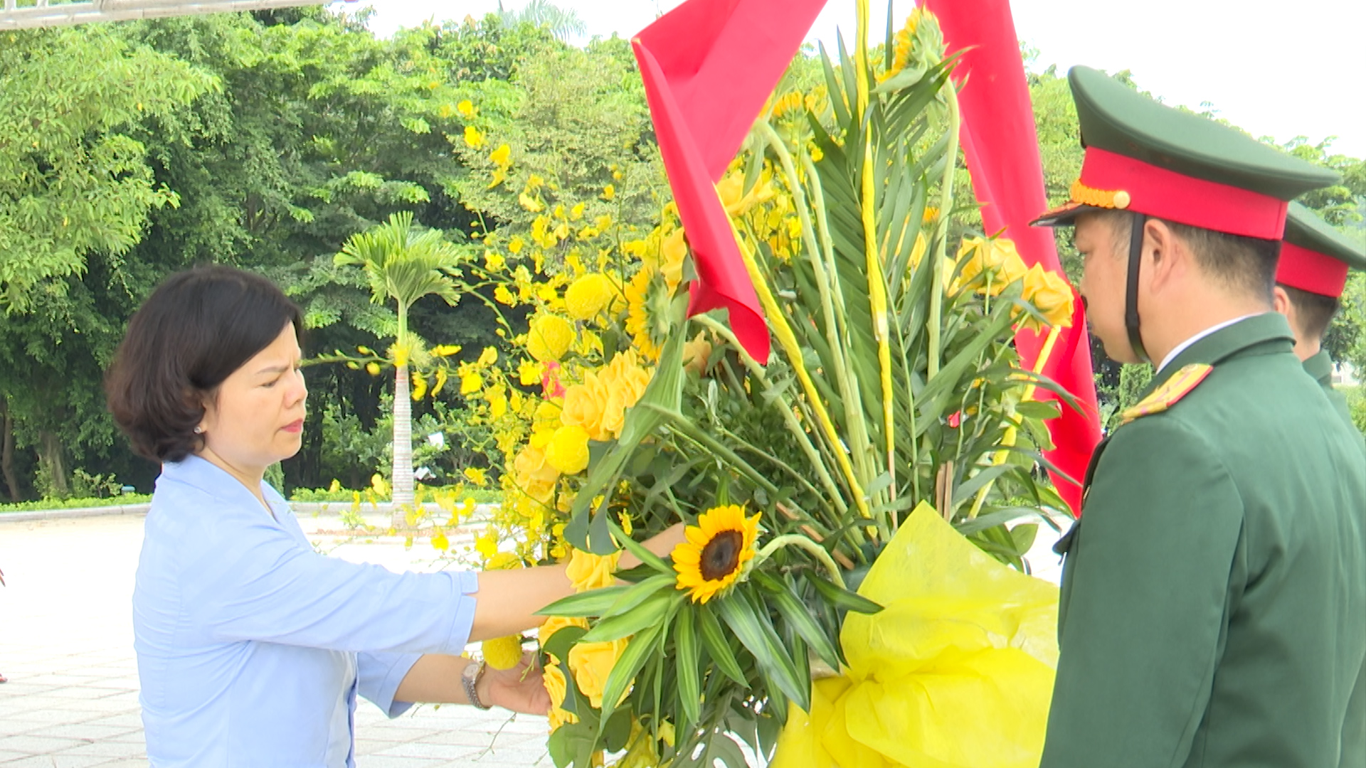Dâng hương tưởng niệm 102 năm Ngày sinh đồng chí Lê Quang Đạo