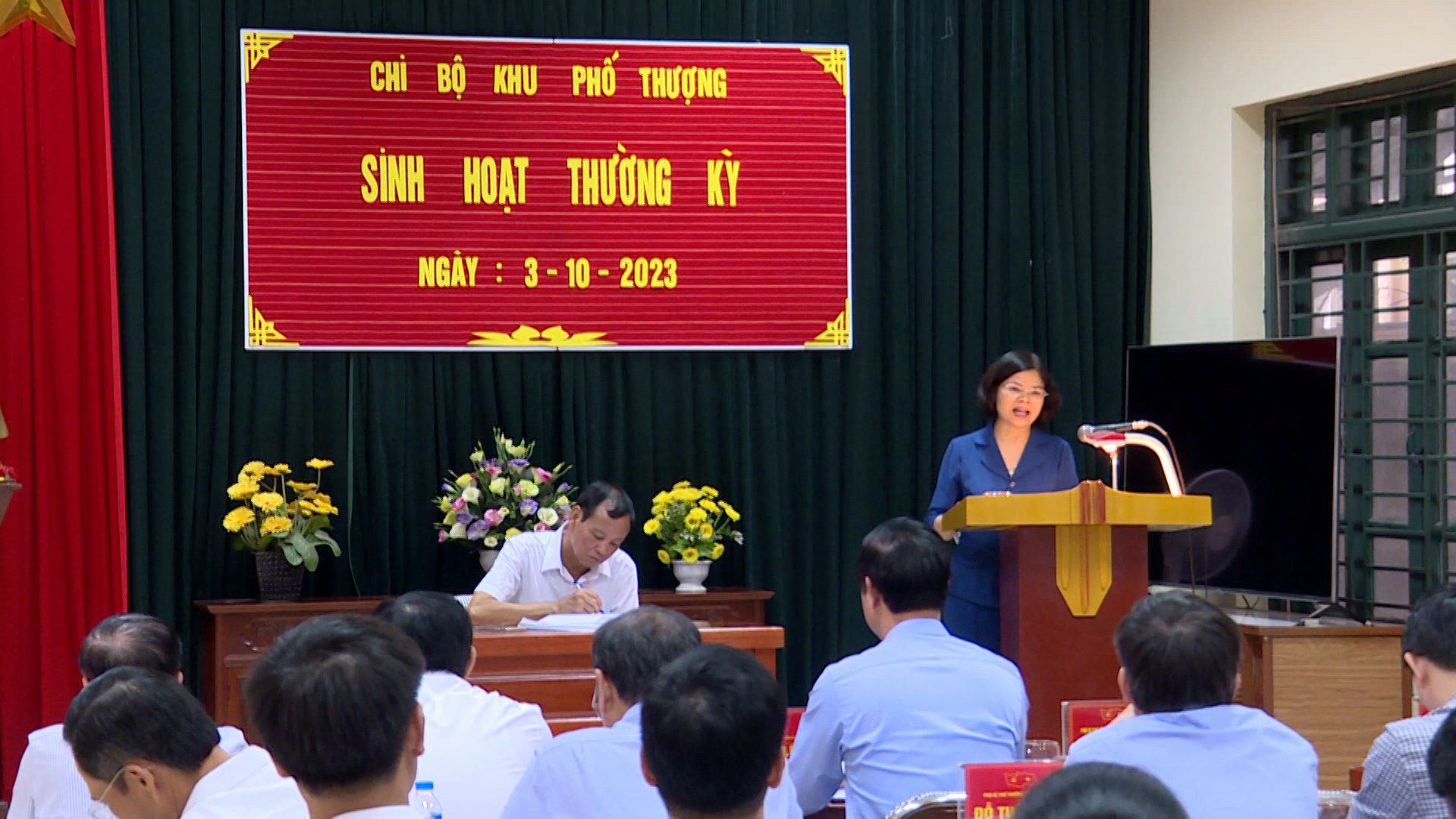 Chủ tịch UBND tỉnh Nguyễn Hương Giang dự sinh hoạt Chi bộ khu phố Thượng phường Đình Bảng
