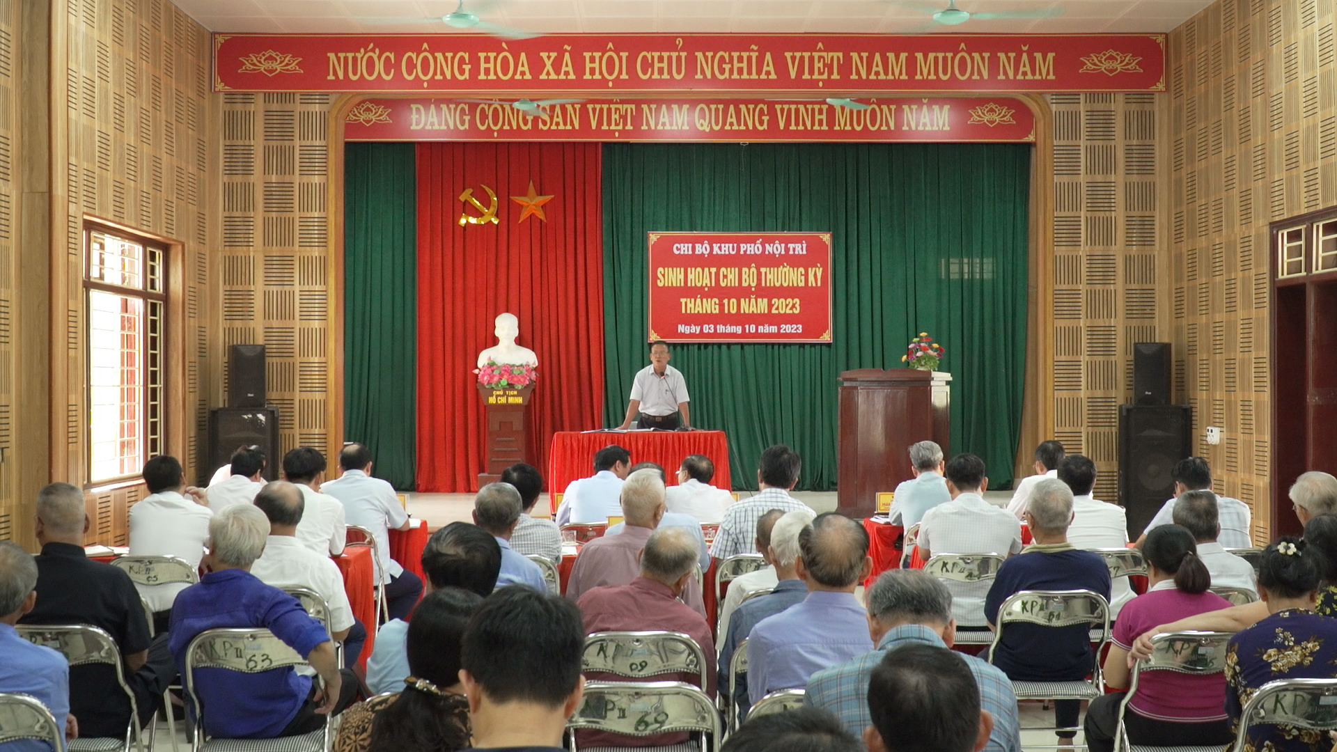Lãnh đạo tỉnh thành phố dự sinh hoạt Chi bộ khu phố Nội Trì