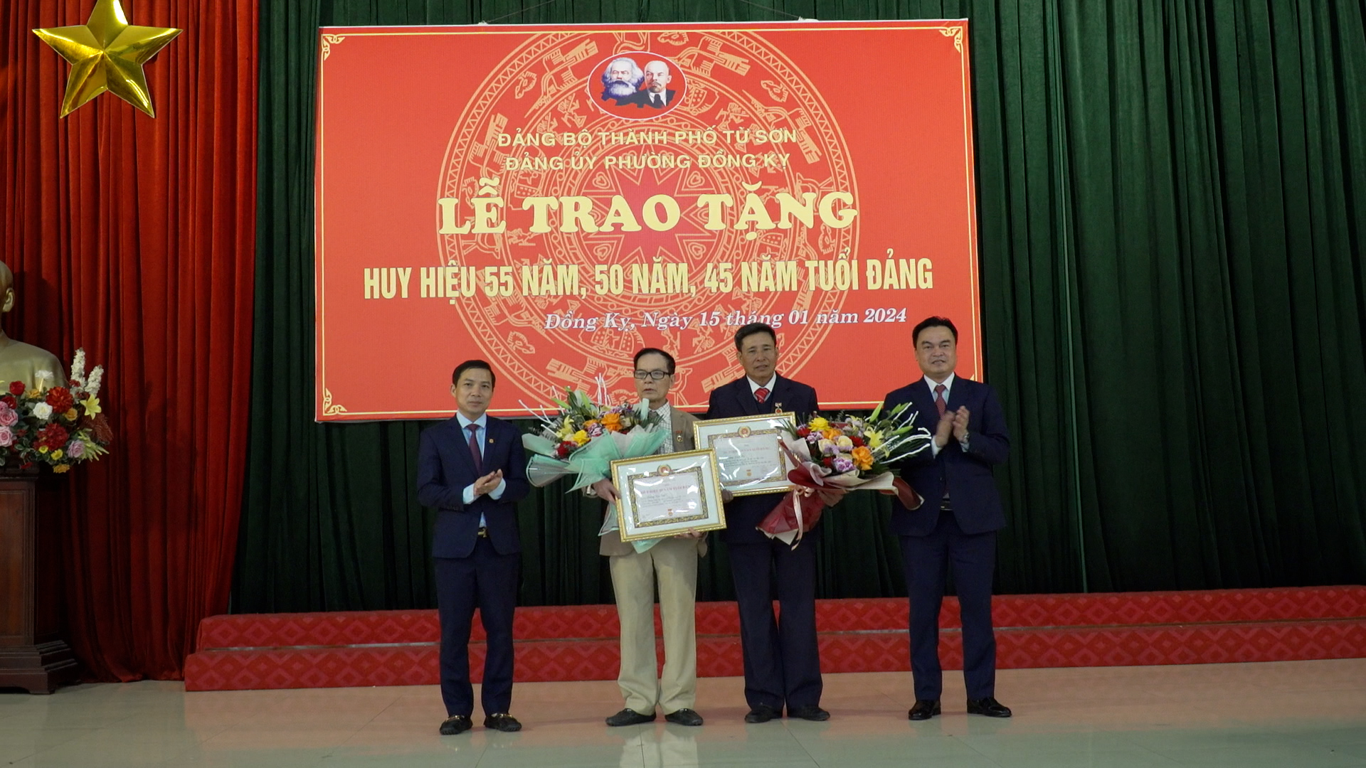 Đảng bộ phường Đồng Kỵ trao tặng huy hiệu Đảng và triển khai nhiệm vụ năm 2024