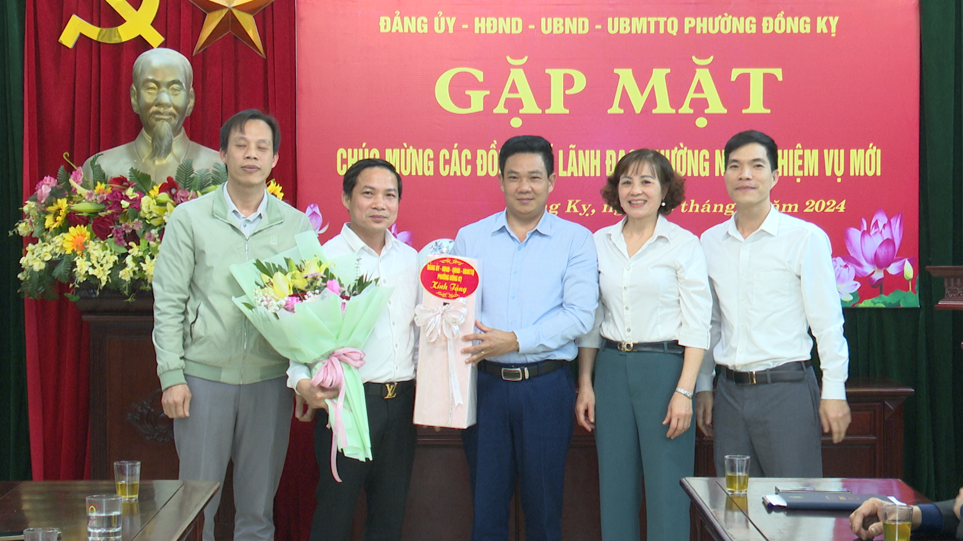 Đảng uỷ Đồng Kỵ gặp mặt lãnh đạo phường nhận nhiệm vụ mới.