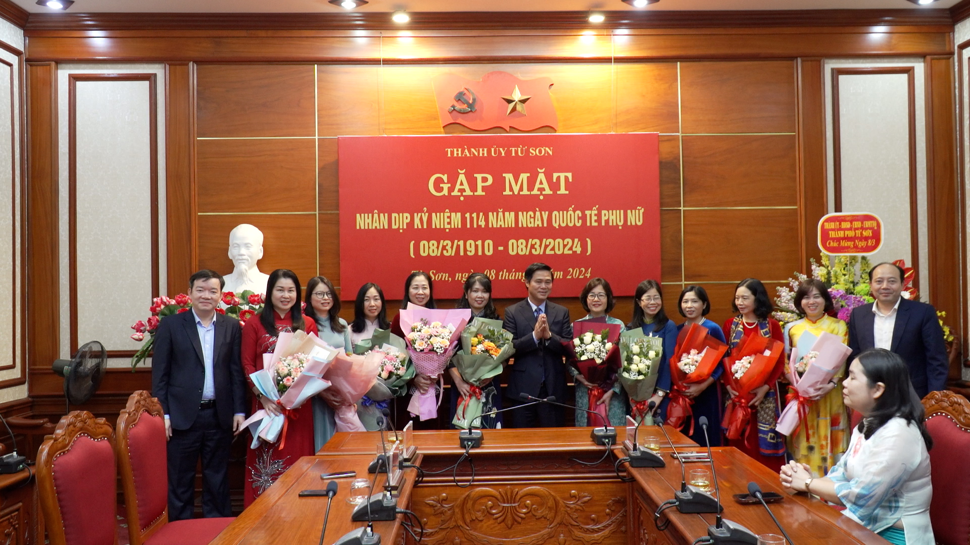 Thành ủy Từ Sơn gặp mặt các nữ LĐ thuộc diện BTV Thành ủy quản lý