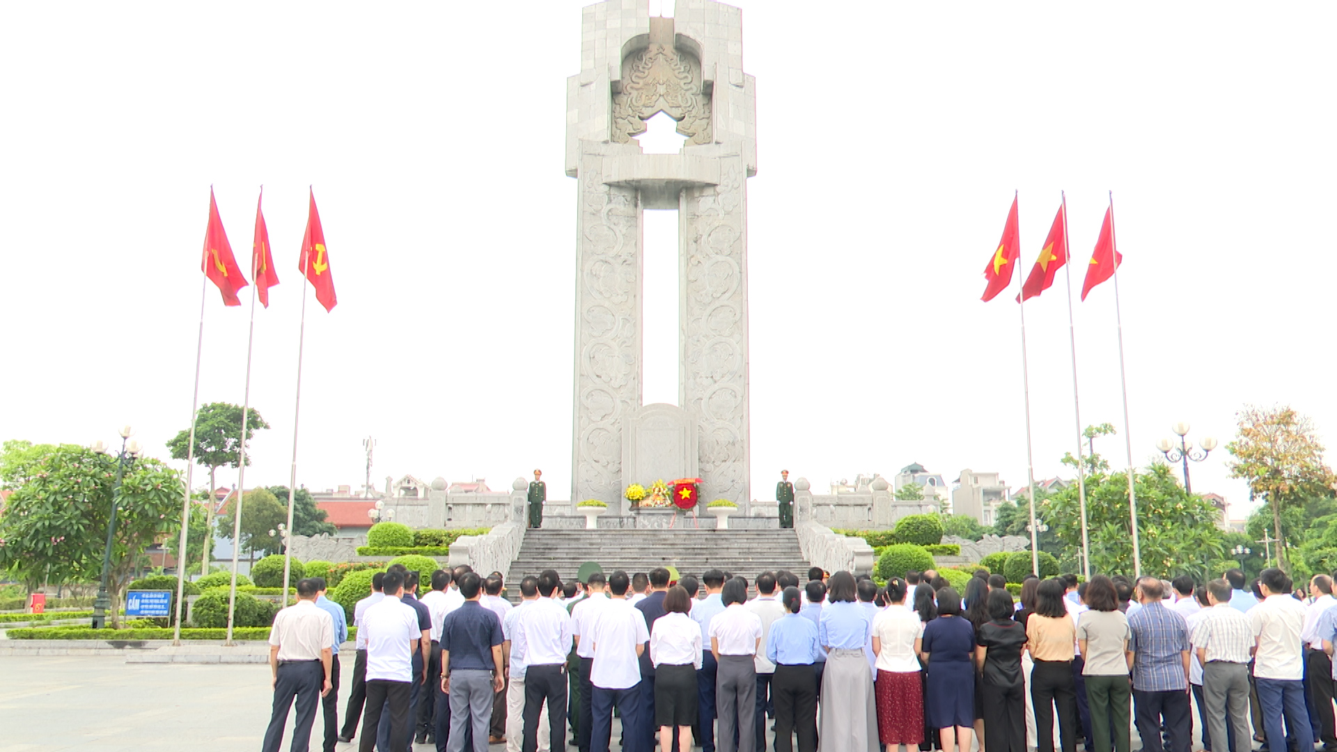 Lãnh đạo Thành phố Từ Sơn dâng hương kỷ niệm 70 năm chiến thắng Điện Biên Phủ