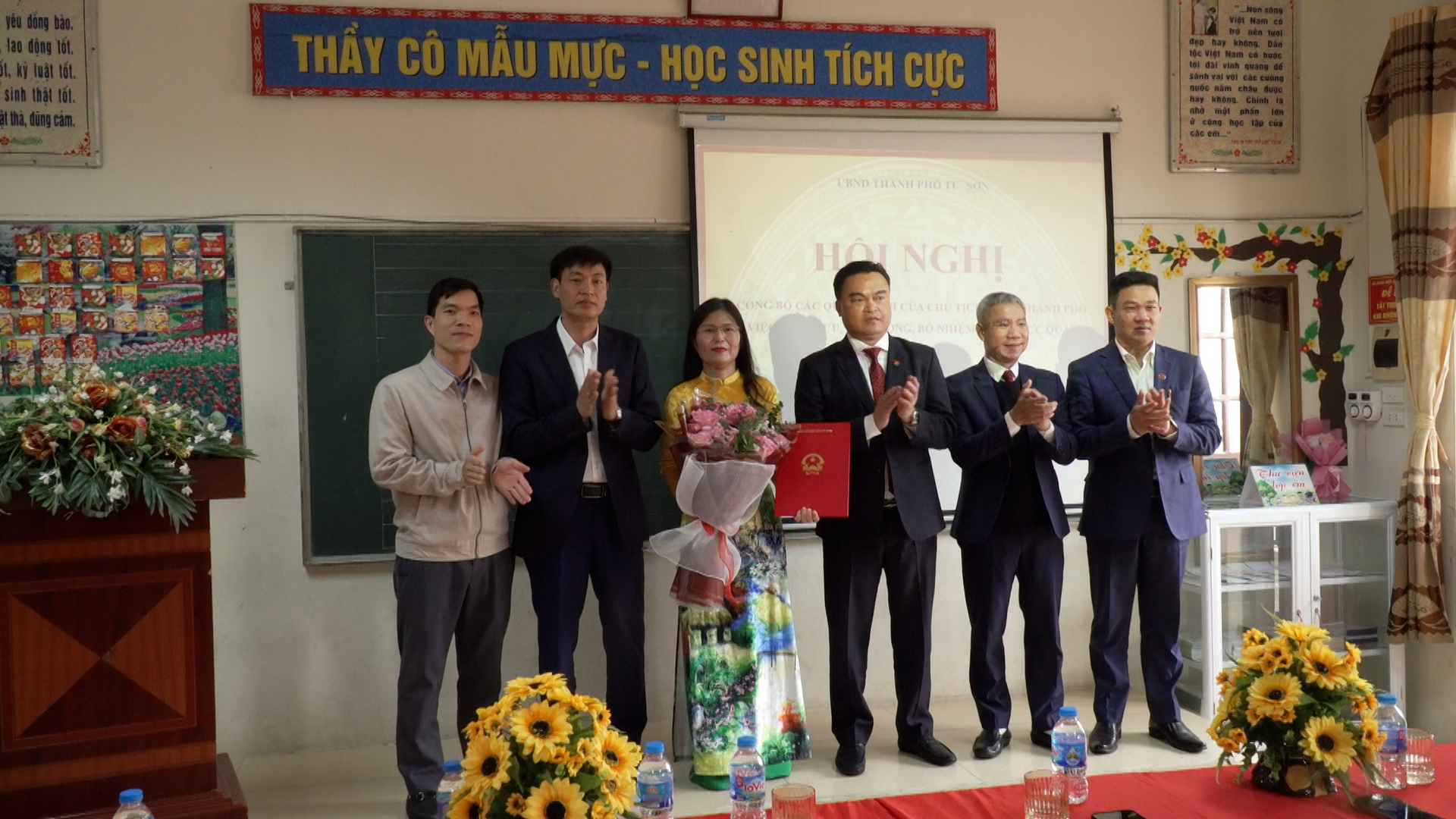 Hội nghị công bố Quyết định của Chủ tịch UBND thành phố về việc bổ nhiệm viên chức quản lý tại Trường Tiểu học Đồng Kỵ II